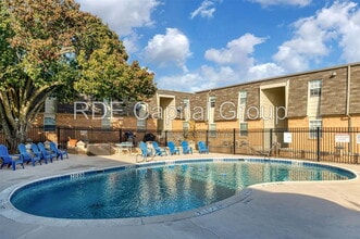 Building Photo - 7048 Glenview Dr