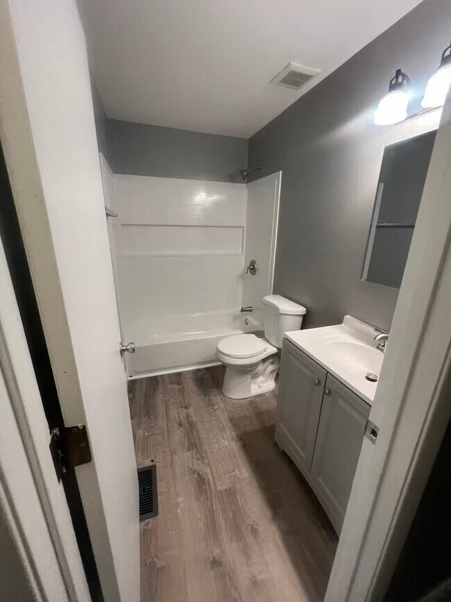 Foto del edificio - 4033 Hawthorn Dr