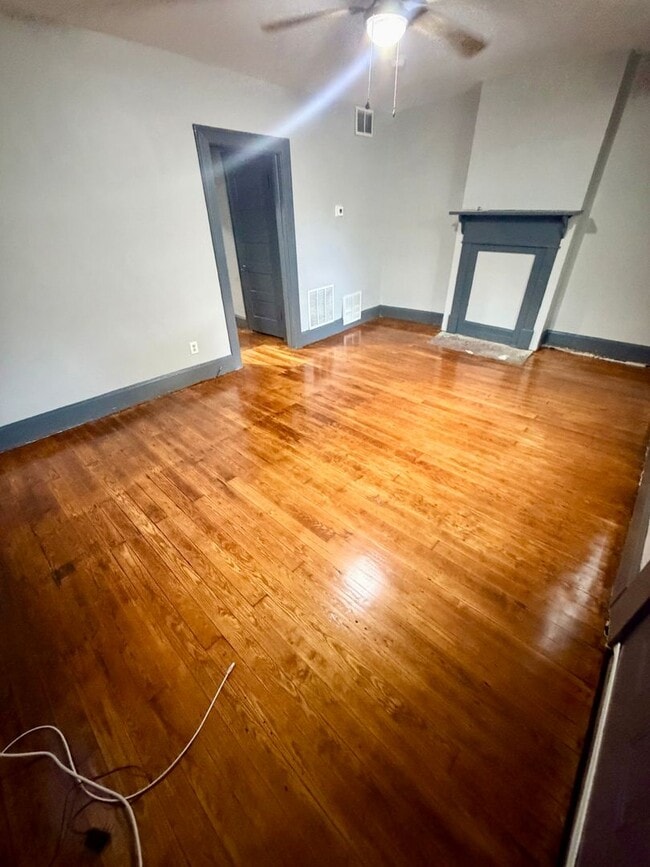 Foto del edificio - 108 Blue Grass Ave