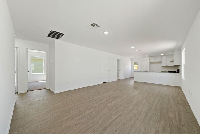 Foto del edificio - 3624 Axis Hl St