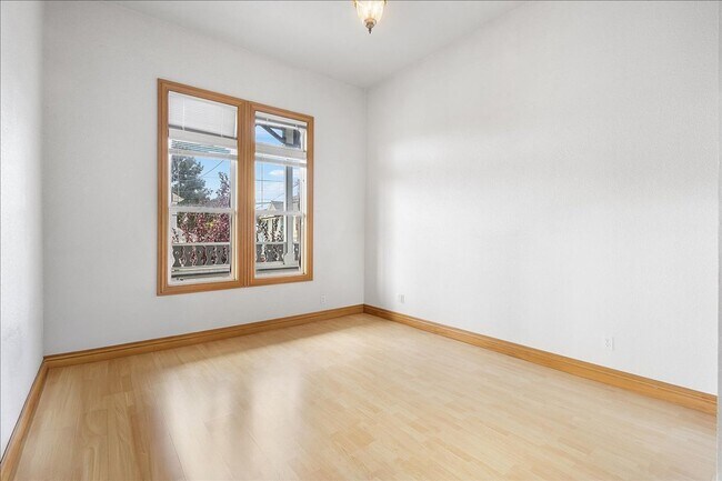 Foto del edificio - 1702 Paru St