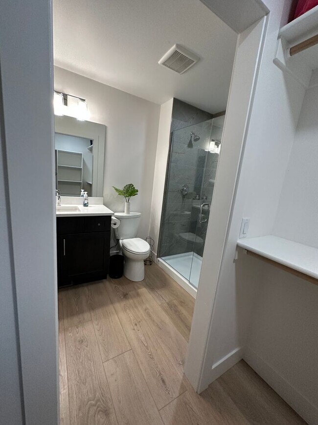 Building Photo - Stunning 3 bed 3 bath condo in Bozeman