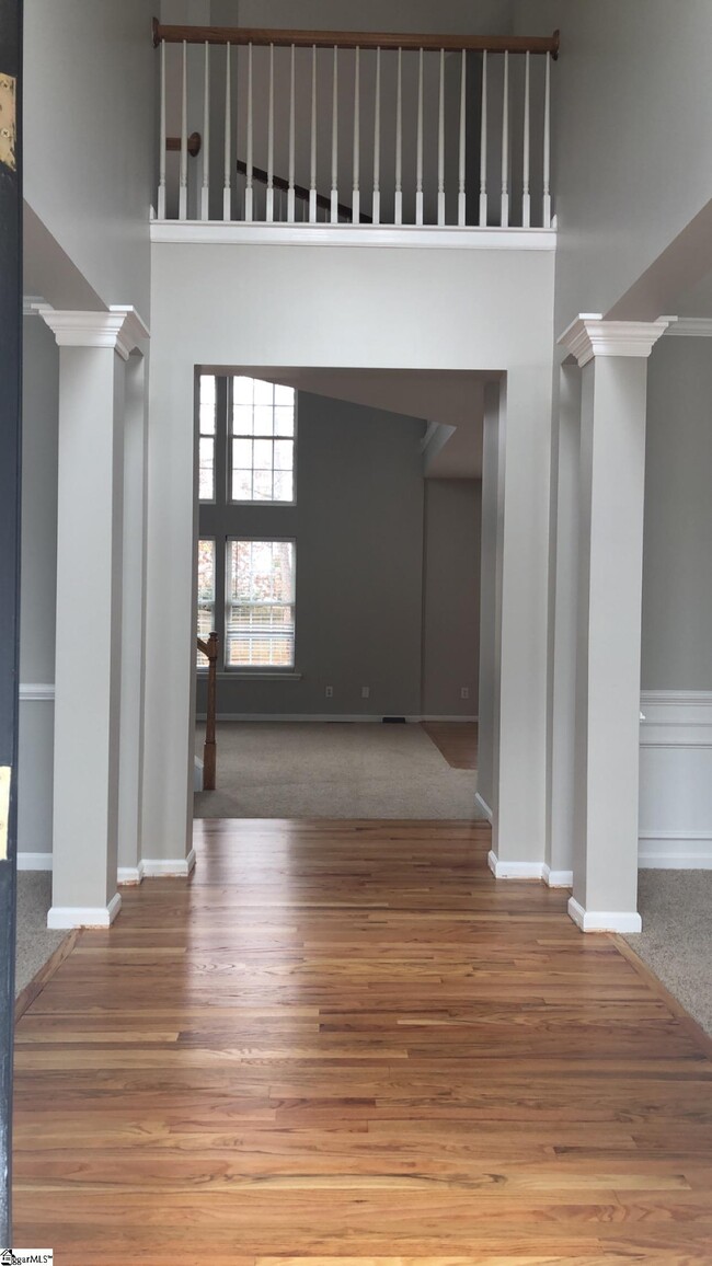 Foto del edificio - 418 Rolling Pines Ln