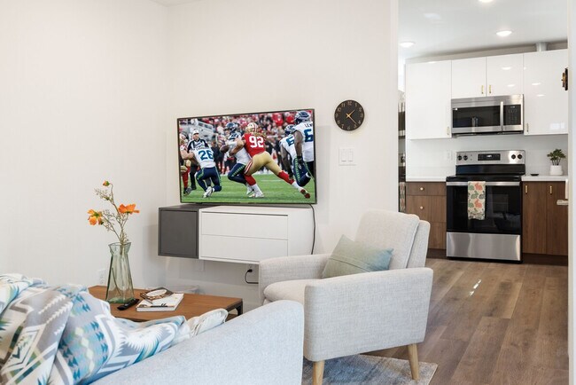 Building Photo - 11520 Roosevelt Way NE