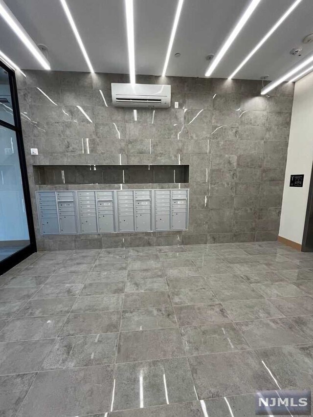 Foto del edificio - 100 Tuers Ave