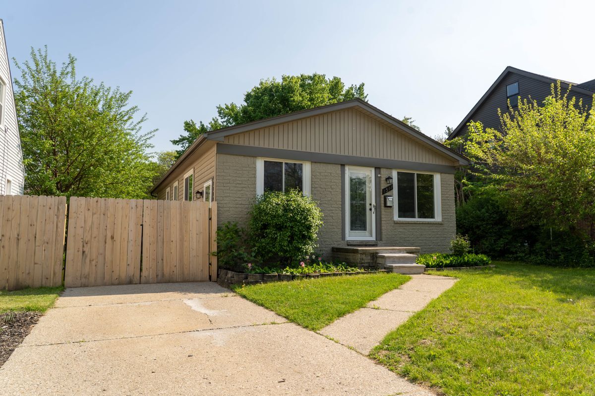 Primary Photo - 1517 Pearson St