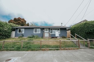Building Photo - 2613 Spring St