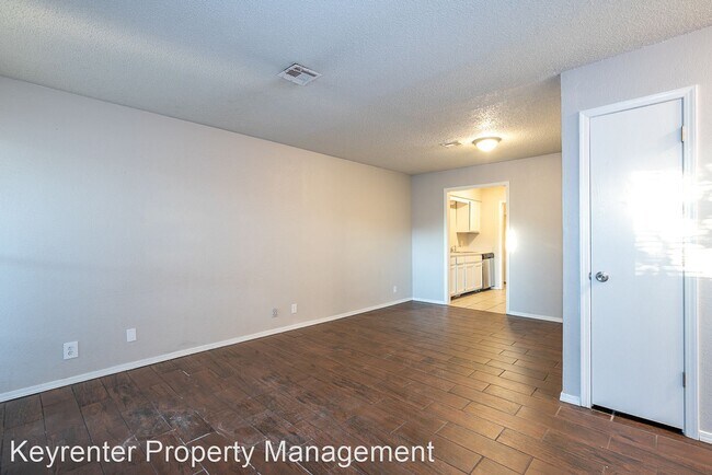 Foto del edificio - 1 br, 1 bath House - 2421 E 87th St - Unit...