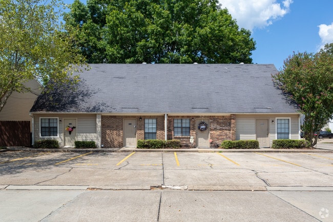 Apartments For Rent Near The University Of Louisiana At Monroe Monroe La Student Housing Apartments Com