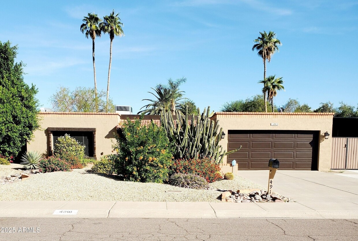 Primary Photo - 4910 E Pershing Ave