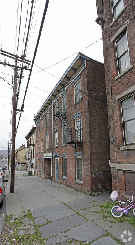Building Photo - 155-159 Ann St