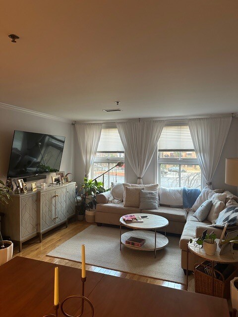 Foto del edificio - 812 Grand St