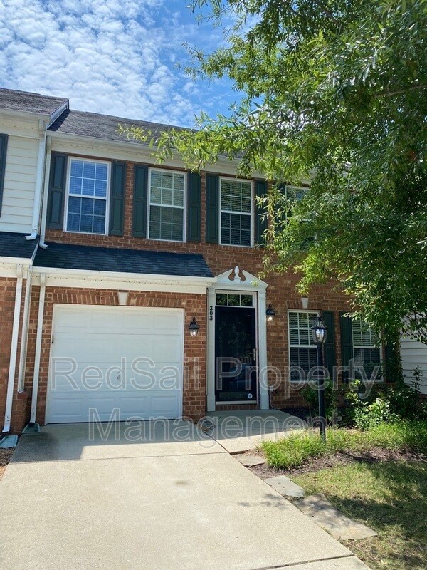 Foto principal - 303 Daniels Dr