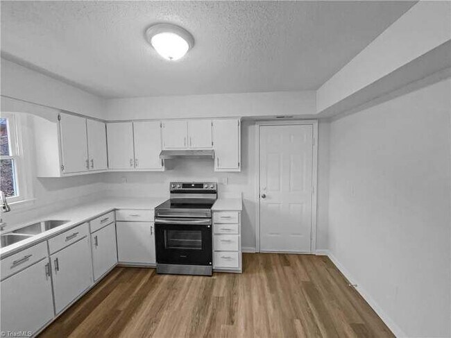 Foto del edificio - 5712 Landerwood Dr