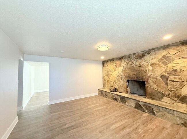 Foto del edificio - 250 N 360 W