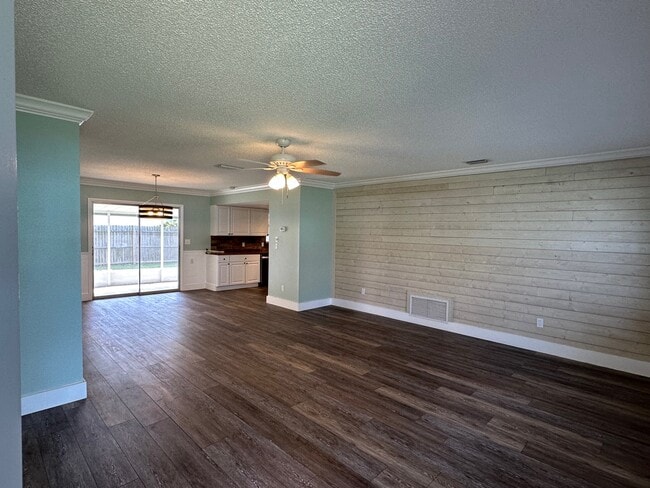 Foto del edificio - 647 Goodwin Ave