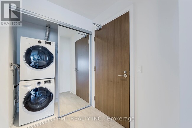 Photo du bâtiment - 1928 Lake Shore Blvd W