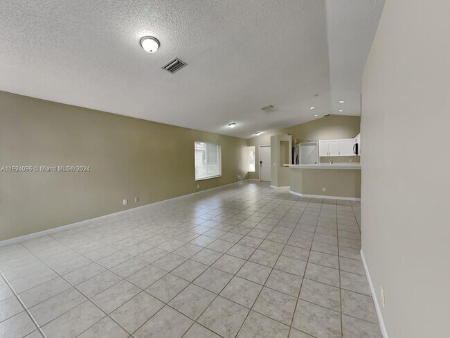 Building Photo - 1586 Mira Vista Cir