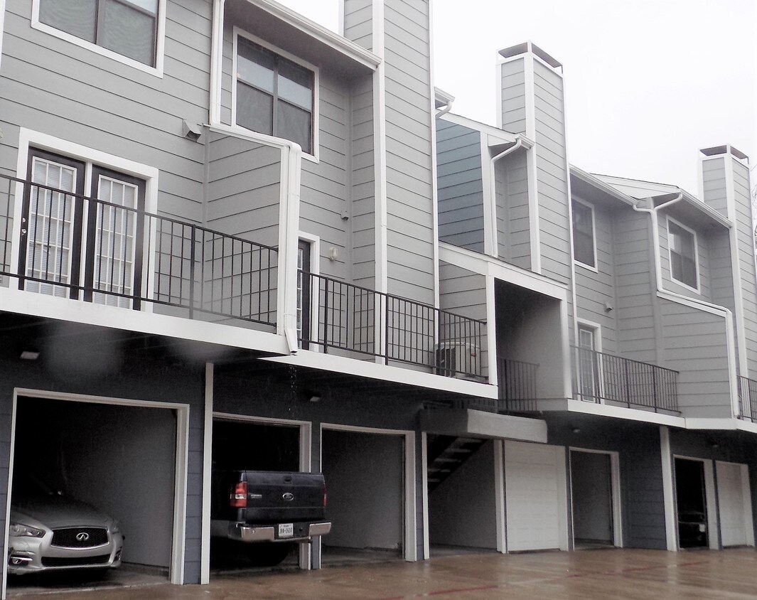 Woodfront Condominiums Apartments 5411 Columbia Ave Dallas, TX