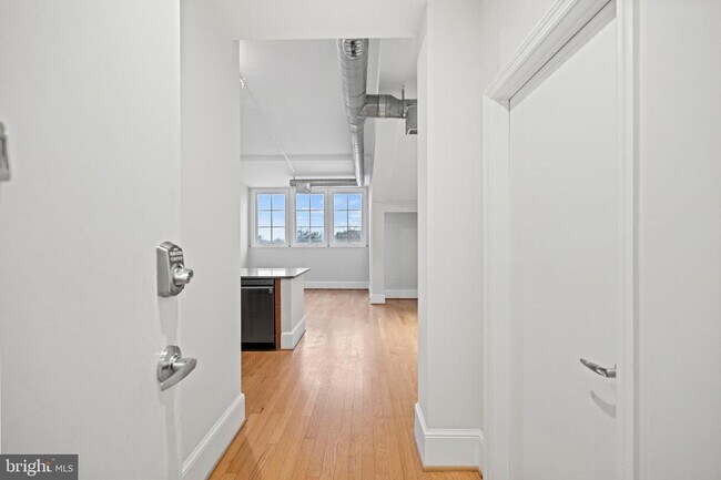 Building Photo - 2035 2nd St NW