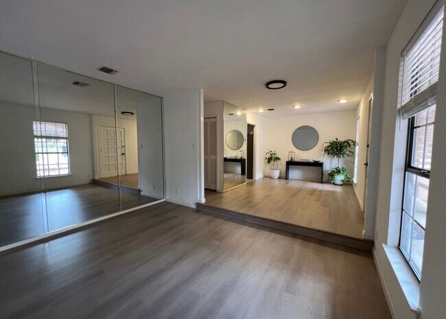 Foto del edificio - 4422 Meredith Woods St