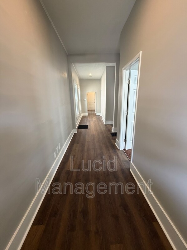 Foto del edificio - 1312 Earl Ave