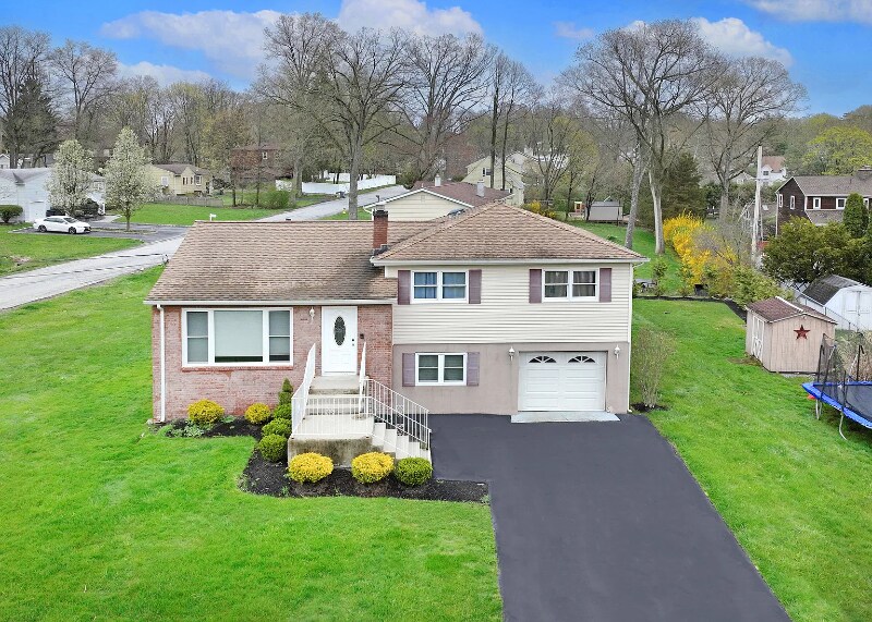 Primary Photo - 220 Maple Ave
