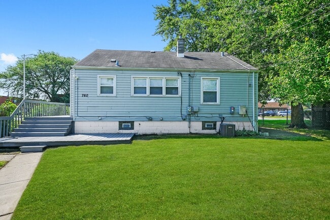 Building Photo - 760 Sibley Blvd