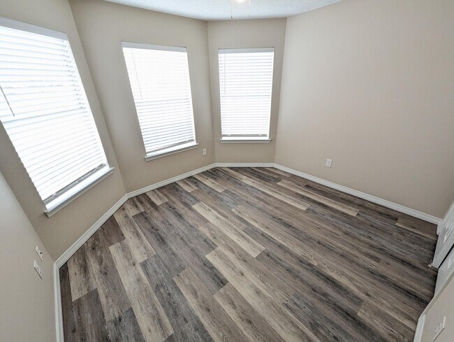 Foto del edificio - 8909 Colony Ridge Cir