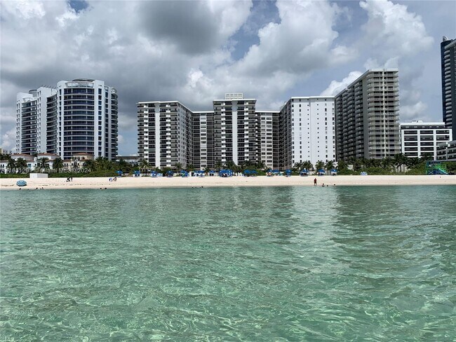 Foto del edificio - 6039 Collins Ave