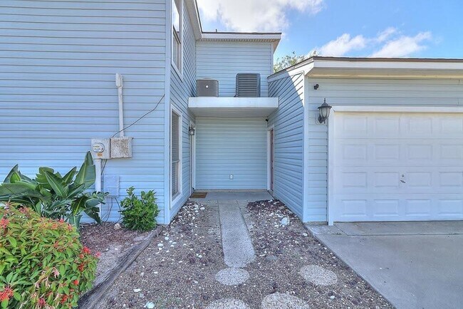 Building Photo - 13809 Suntan Ave
