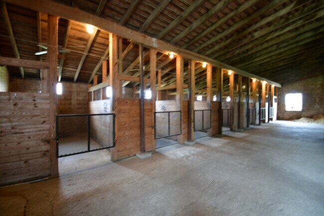 Building Photo - 130 Bigham Rd