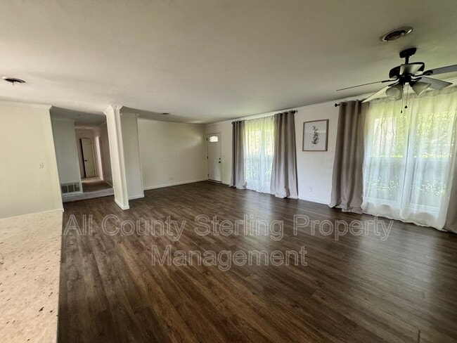 Foto del edificio - 353 SE Olustee Ave