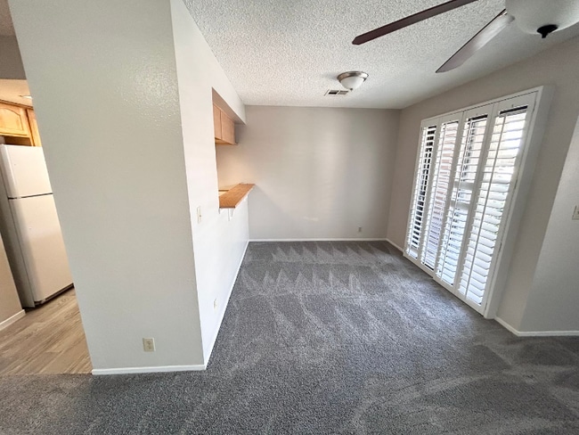 Foto del edificio - 3375 E Tompkins Ave