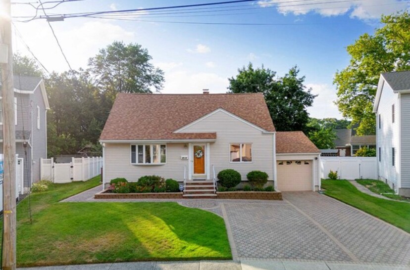 Foto principal - 25-15 Waverly Ave