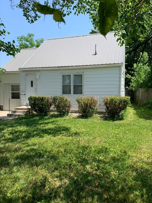 Building Photo - 3110 S Pershing Dr