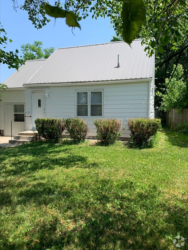 Building Photo - 3110 S Pershing Dr