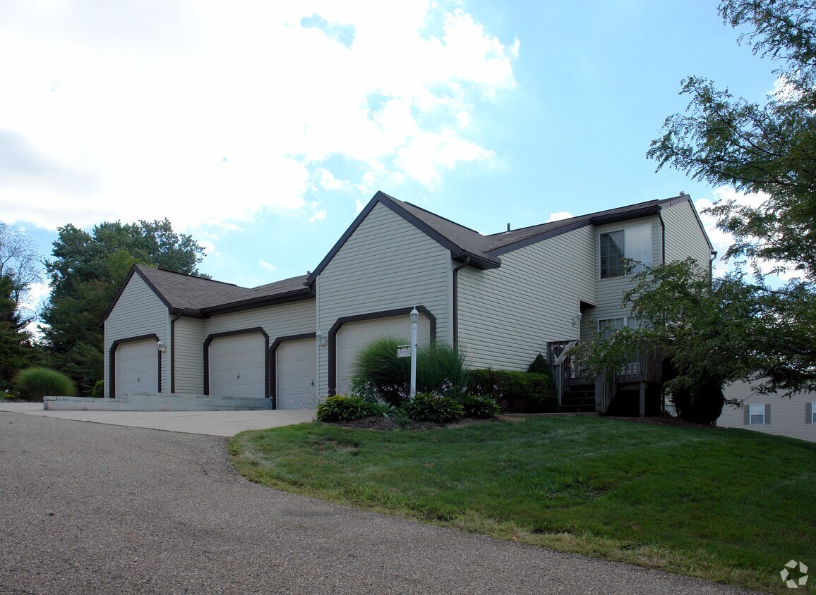 11181136 Pittsburg Ave NW, North Canton, OH 44720 Apartments in