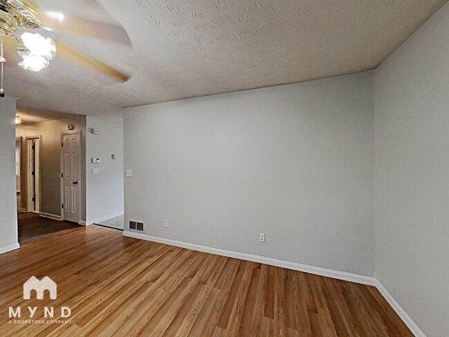 Building Photo - 10125 Village Dr NW