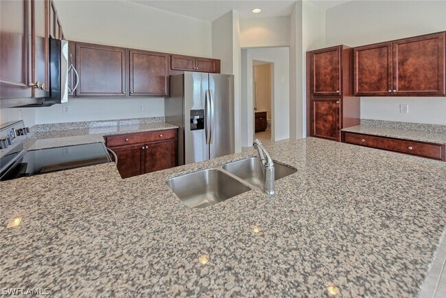 Building Photo - 8720 Madrid Cir