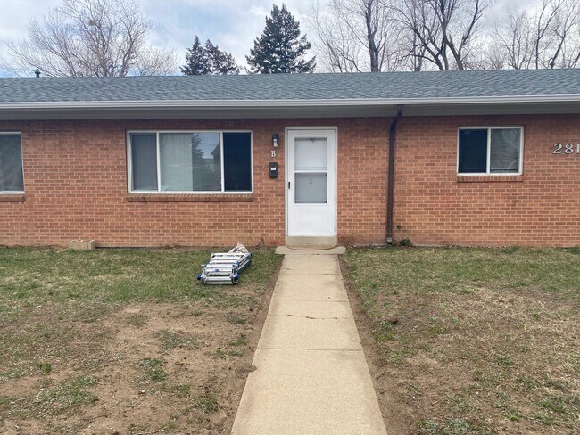 Building Photo - Gorgeous Remodeled 2 bedroom!  Must see in...