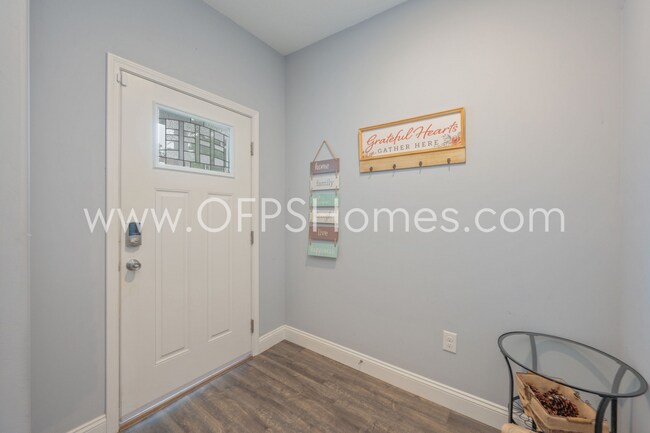 Building Photo - AVAILABLE JULY 2026... 4/2.5 TWO-STORY OPEN CONCEPT!