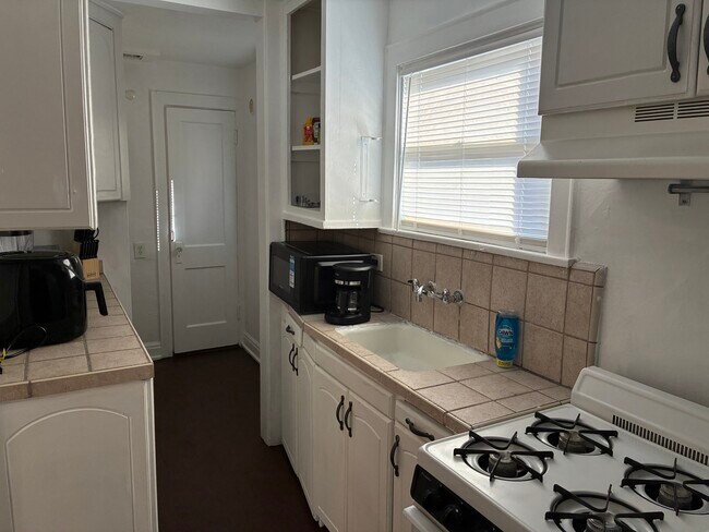 Cocina - 3455 Plata St