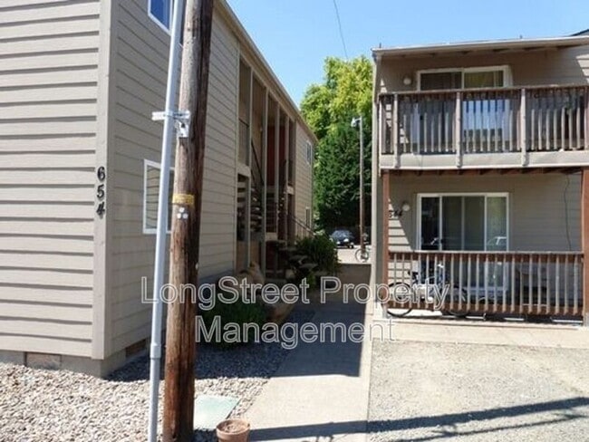 Building Photo - 644 SW 7th St