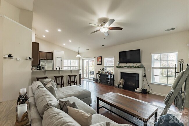 Foto del edificio - 5826 Castlecove Rd