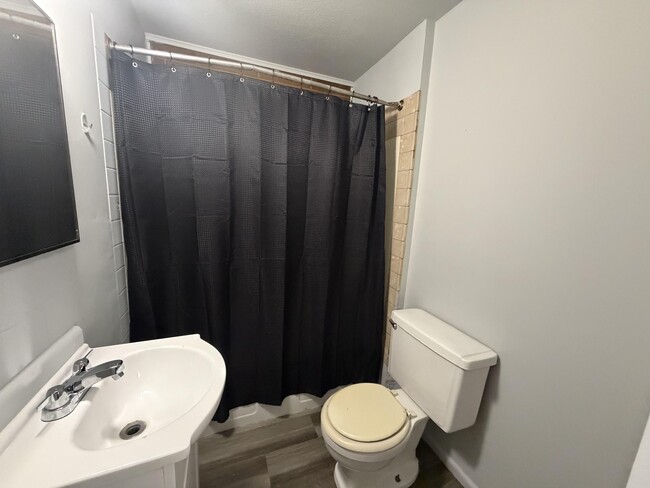 Building Photo - 5.5 Grace-