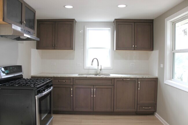 Building Photo - 4412 Kingston Ave