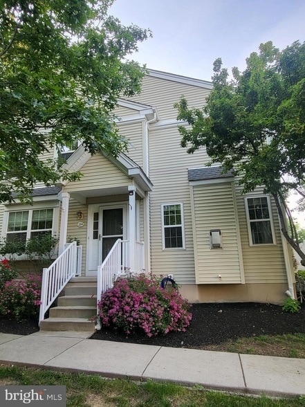 Primary Photo - 284 Flagstone Rd