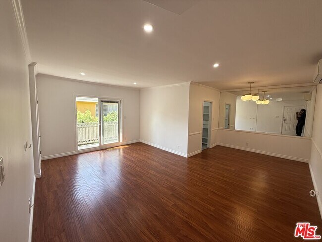 Foto del edificio - 332 Rexford Dr