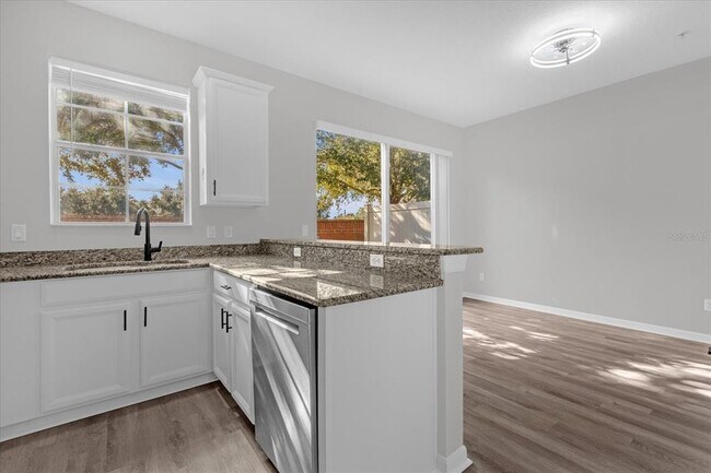 Foto del edificio - 9450 Silver Buttonwood St